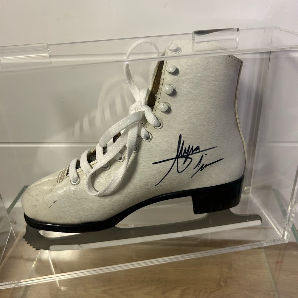Alysa Liu Autographed Beckett Authentic Skate in Display Case Milano Cortina